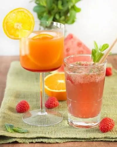 Jus d'orange et fruit de saison