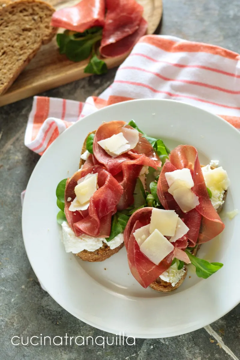 Bruschetta bresaola .(4pièces)