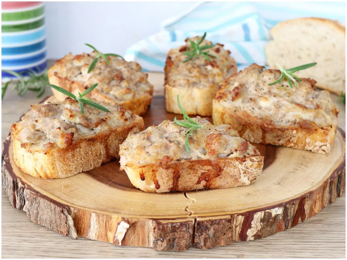 Bruschetta viande hachée . 4 pièces