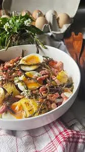 Salade Moyenne (Oeuf ou Charcuterie)
